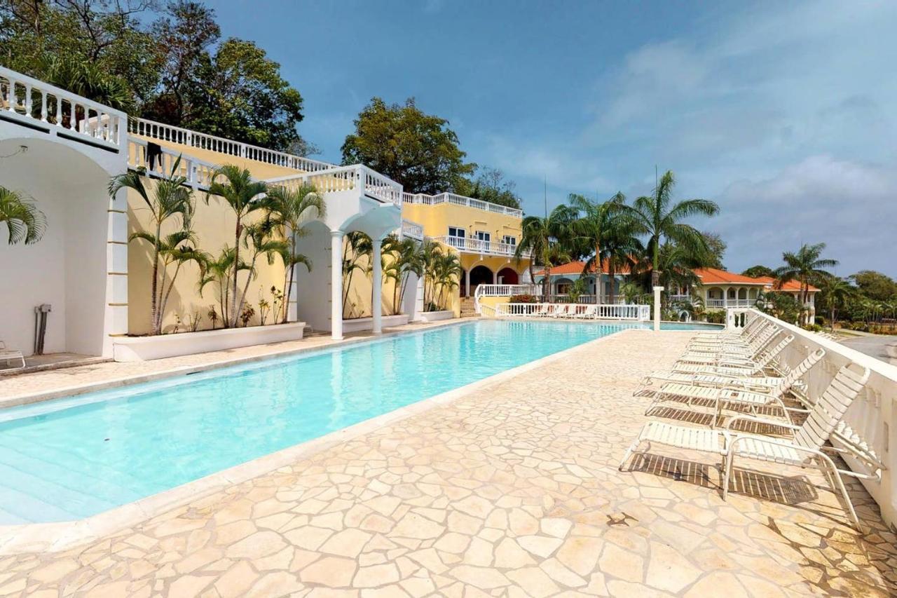 West End Dive Resort Exterior photo